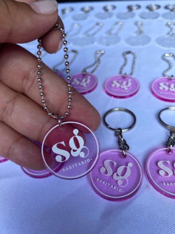 Producto - Llavero personalizado 3cm. GRABADO Y PINTADO