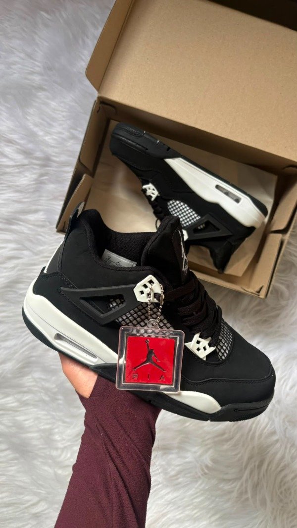 Producto - JORDAN RETRO 4 WHITE THUNDER - 0