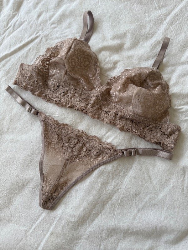 Producto - CONJUNTO TRIANGULITO FORRADO ENCAJE CON BASE