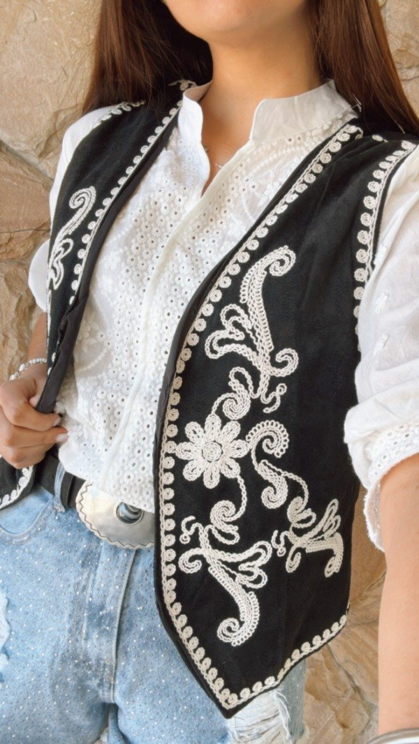 Producto - CHALECO BORDADO (NEGRO)
