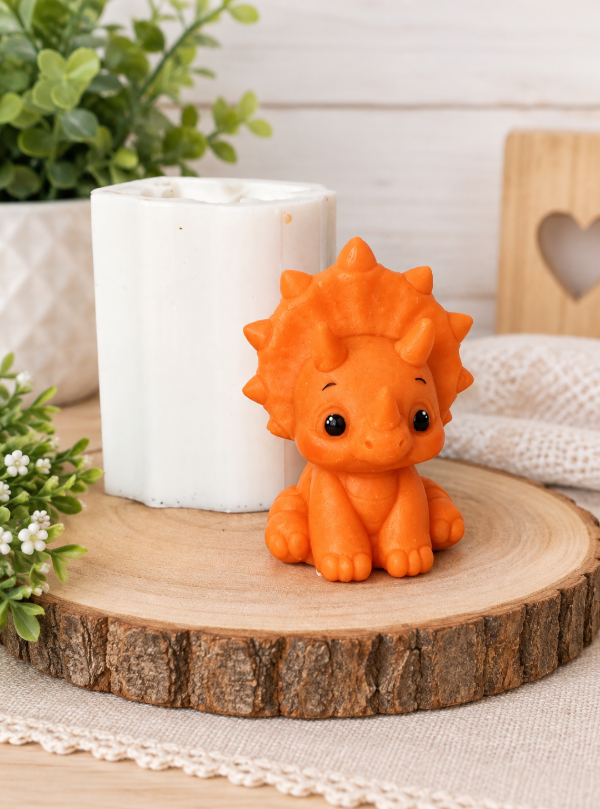 Producto - Molde silicona dino bebé triceratops - 4