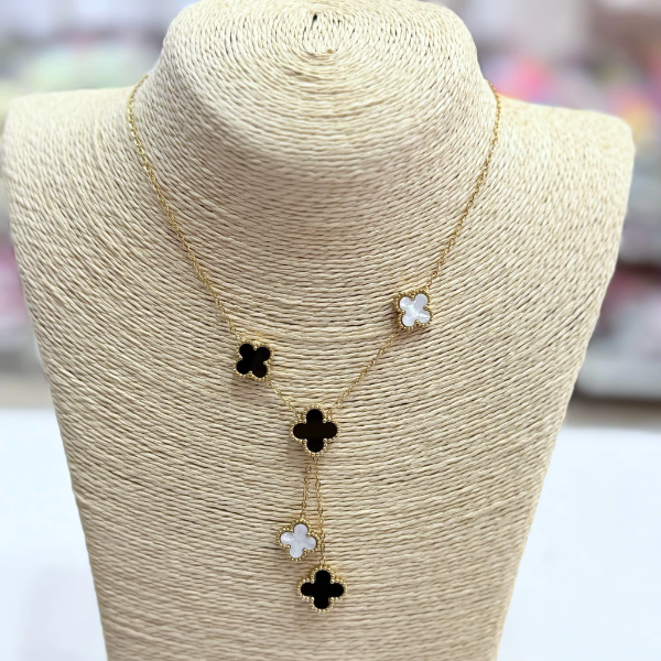 Producto - Collar acero dorado 5 tréboles blanco y negro (modelo 2)