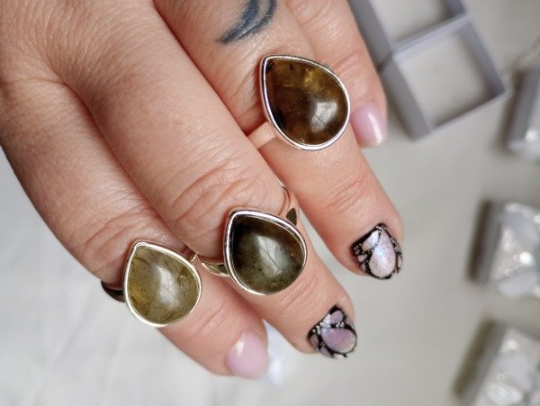 Producto - Anillo de plata y Labradorita