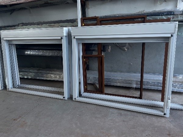 Producto - Persiana compacta con ventana modena