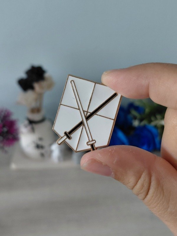 Producto - Pin metalizado - Attack on Titan #0125