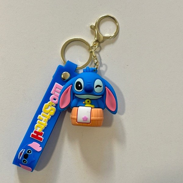 Producto - Llavero de silicona Stitch canasto
