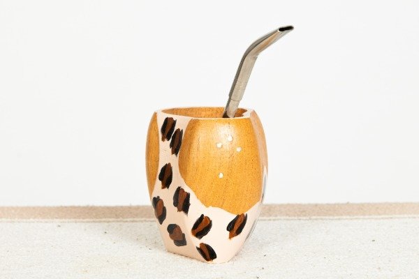Producto - MATE RANCHERO ANIMAL PRINT DE ALGARROBO + BOMBILLA DE REGALO
