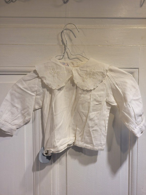 Producto - Camisa BABY SOL blanca cuello con broderie Talle 2 años - PRECIO: 9X