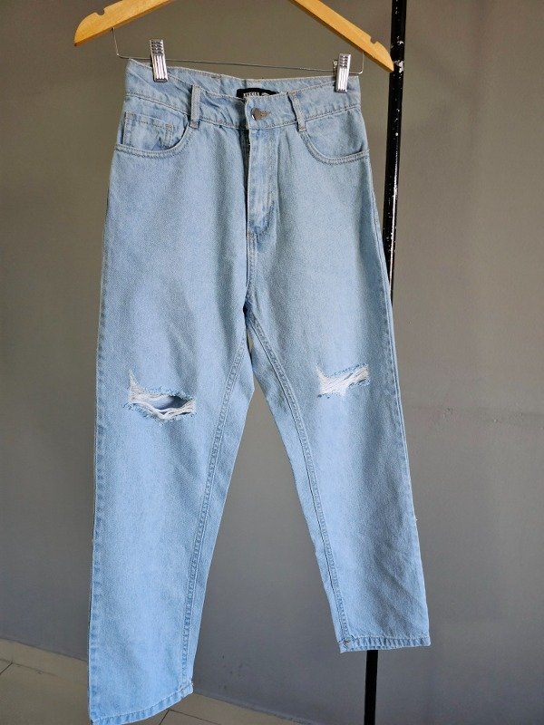 Producto - Jean mom celeste rotura rodilla