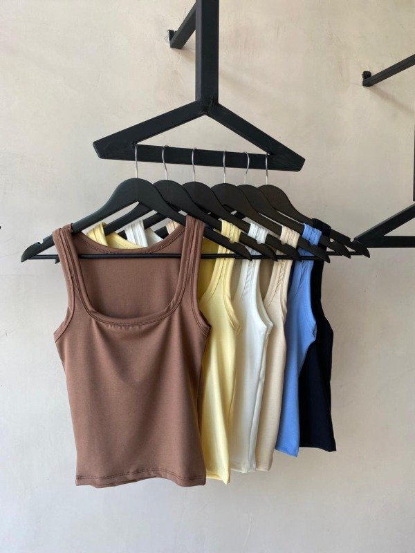 Producto - MUSCULOSA LUCY ALGDON