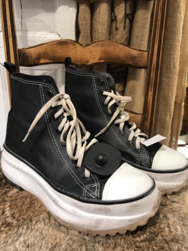 Producto - Zapatillas Estilo Converse negras cuero- Talle 37.5- PRECIO: 28x