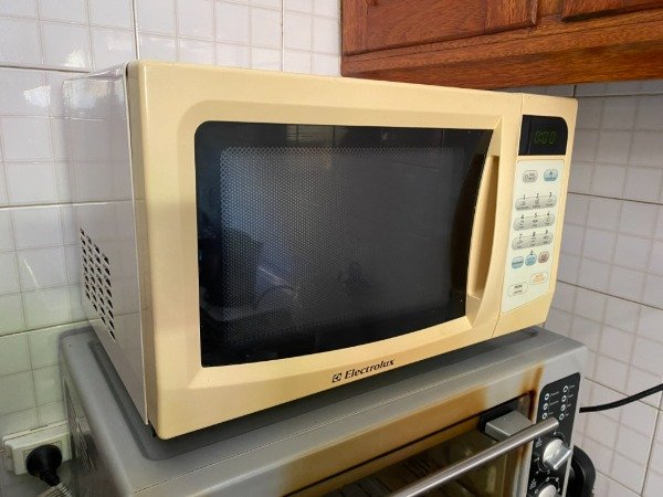 Producto - MICROONDAS ELECTROLUX 46x36x29 #10515