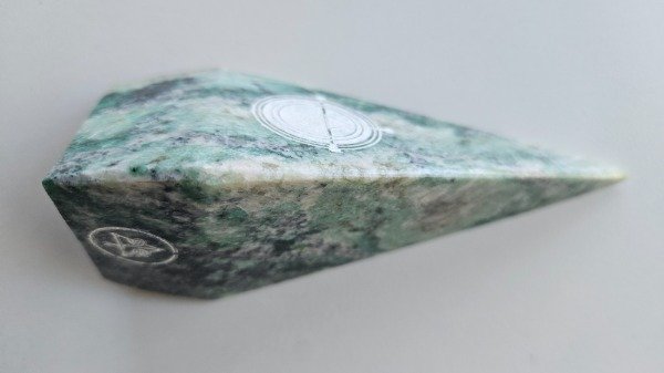 Producto - Obelisco 3 caras Verde Trinita