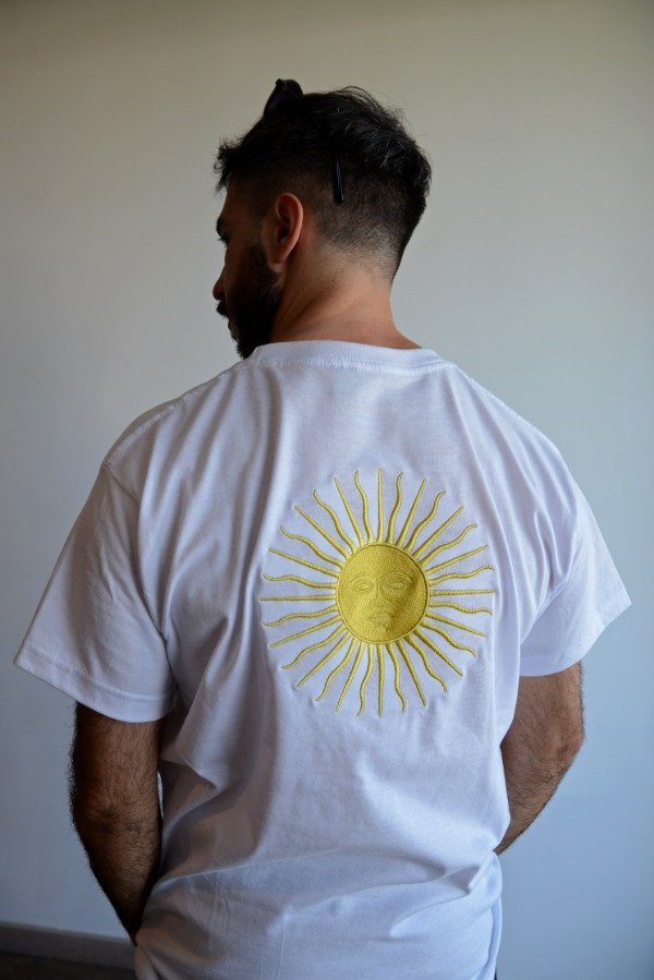Producto - Remera Unisex Bordada INDUSTRIA NACIONAL