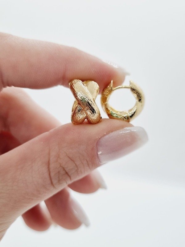 Producto - Aros acero dorado argollita inflad cruz dor text