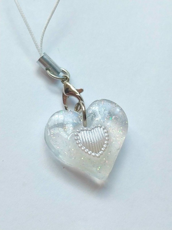 Producto - Phone charm corazón blanco