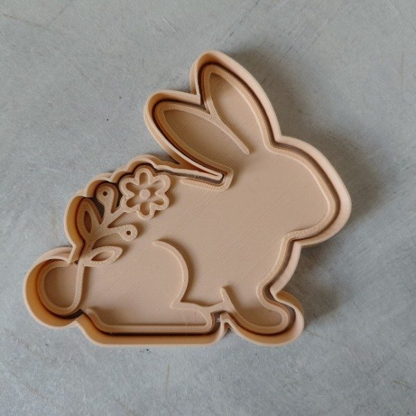 Producto - CONEJO SENTADO CON FLOR