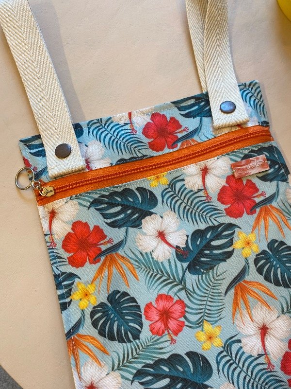 Producto - Bolsillero para reposera simple flores tropicales