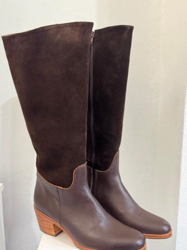 Producto - BOTAS SU DE CUERO CHOCOLATE Y CAÑA DE GAMUZA - 0