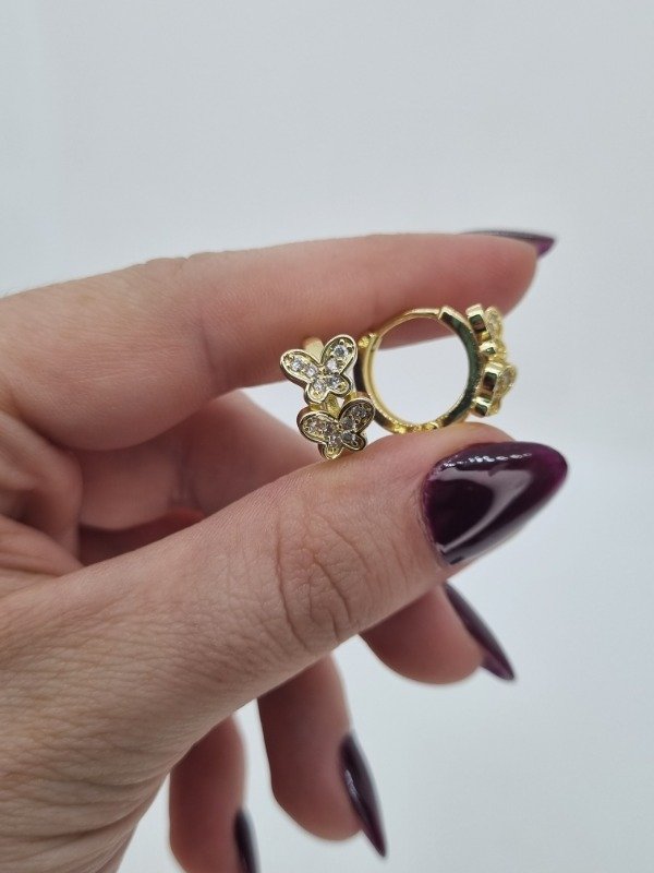 Producto - Aros acero dorado argollita aplique doble mariposa strass