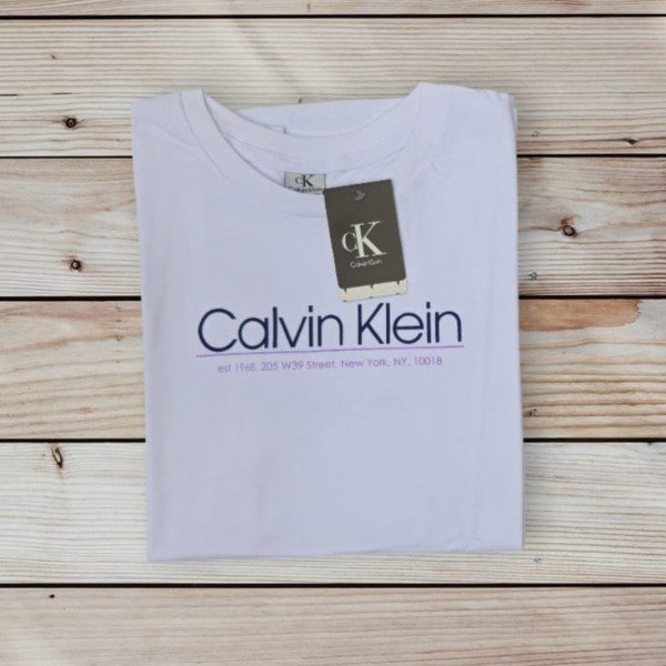 Producto - Remera CK estampada clasica