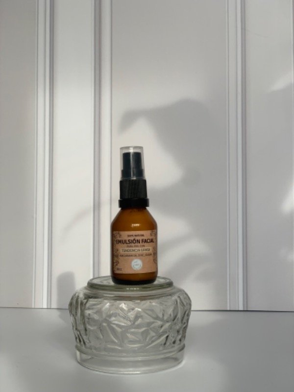 Producto - Emulsión facial para piel grasa