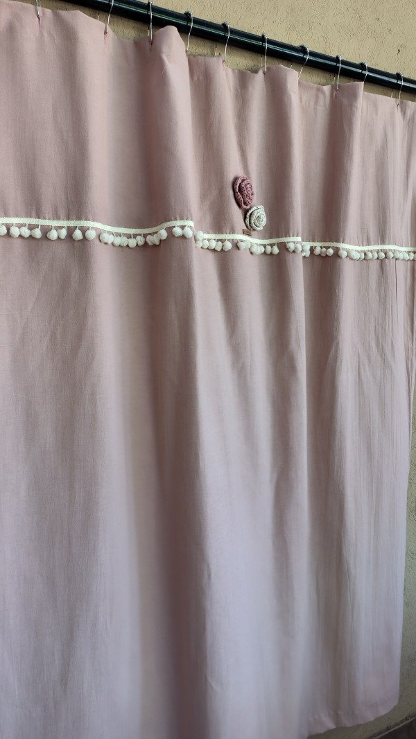 Producto - Cortinas de baño de tusor con pompón