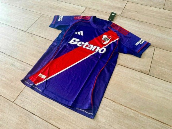 Producto - CAMISETA RIVER PLATE IMPORTADA MODELO ALTERNATIVO 2026 - 2