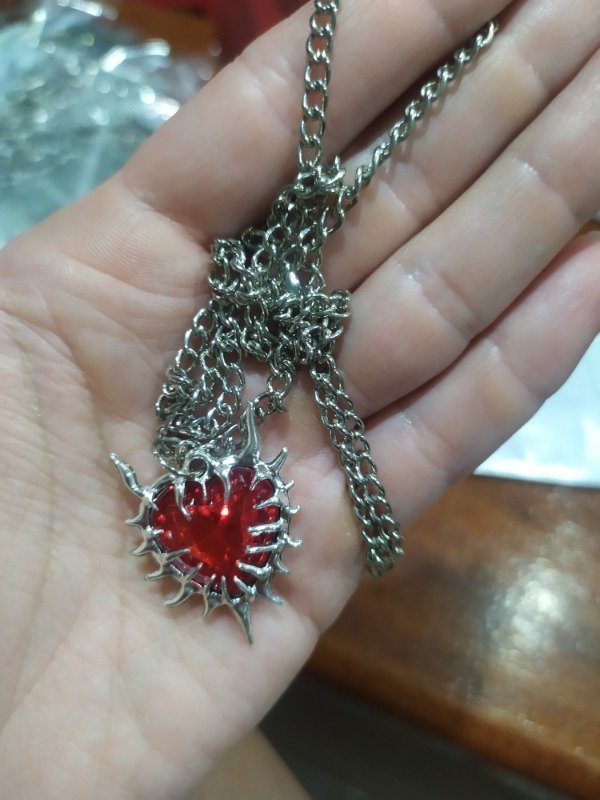 Producto - Collar corazon espinas plateadas