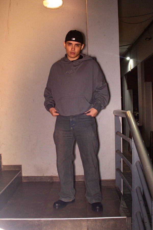 Producto - Hoodie boxy fit "R.E"