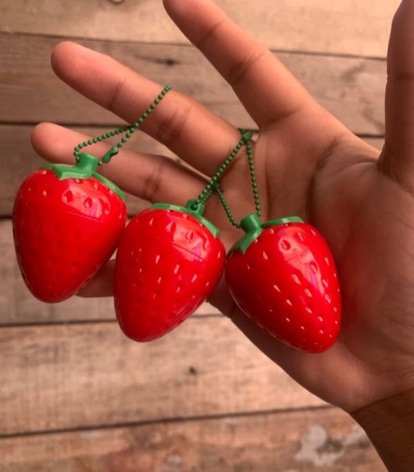 Producto - Bálsamo Labial Frutilla Llavero - Strawberry Lip Balm Aesthetic