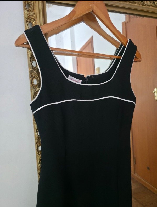 Vestido Jackie negro con líneas blancas — imagen 7