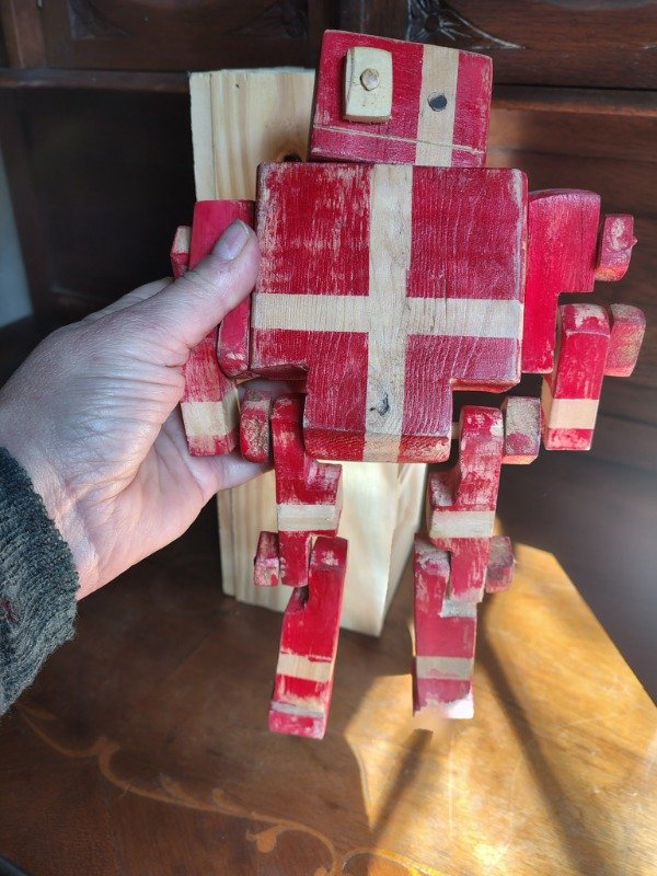 Producto - Robot articulado de madera