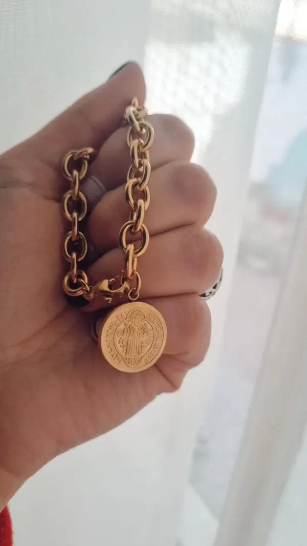 Producto - Pulsera san benito acero dorado gruesa