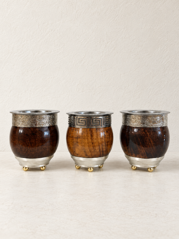 Producto - Imperial Algarrobo Premium Laqueado Con Base