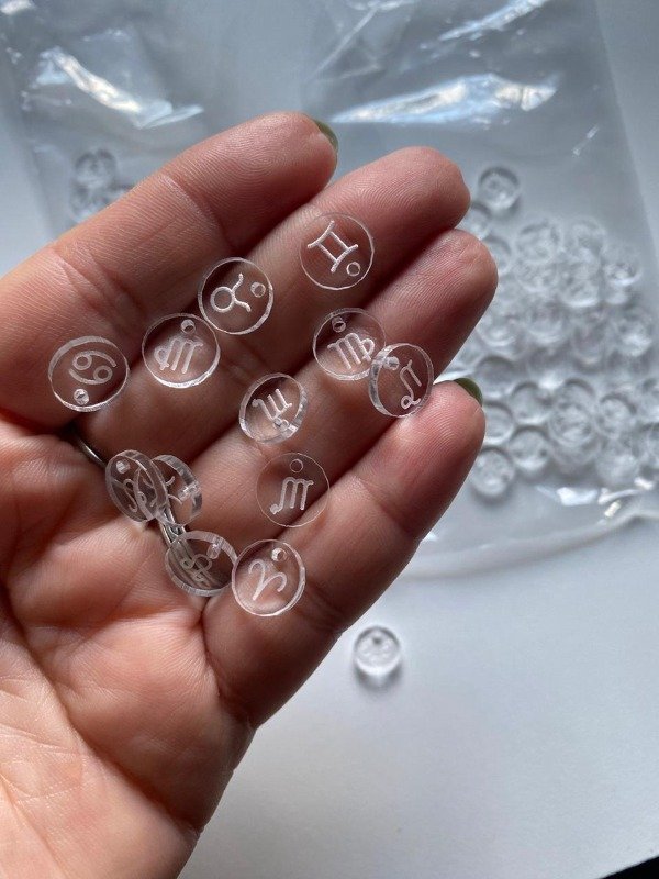 Producto - Dijes signos del zodiaco. Grabado tradicional 1cm.