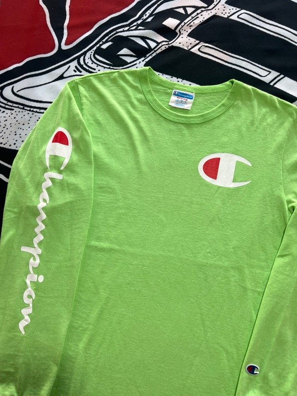 Producto - Remera Champion Spell out verde manzana. Talle S/M