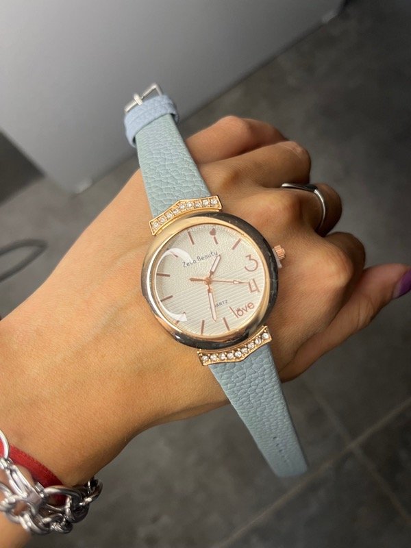 Producto - Reloj celeste brillo