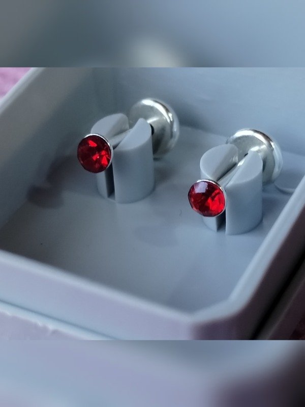 Producto - Abridor Laminado PREMIUM en PLATA 925. Strass Rojo Chico