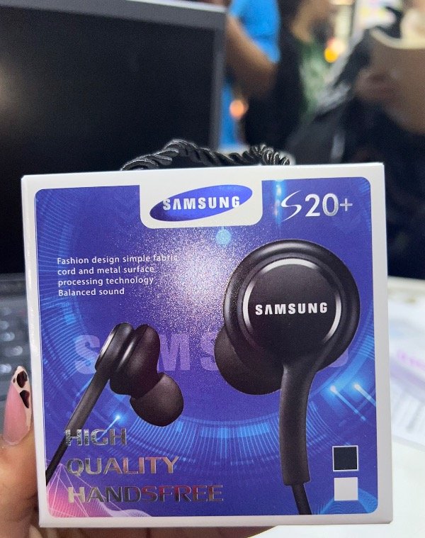 Producto - Auricular Akg Samsung en caja
