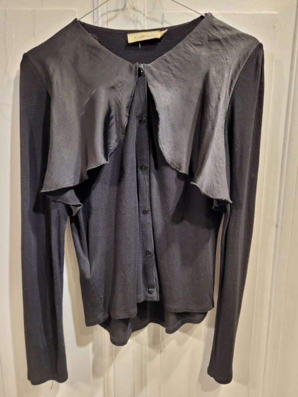 Producto - Remera VITAMINA negra cin botones Talle 1 - PRECIO: 29X