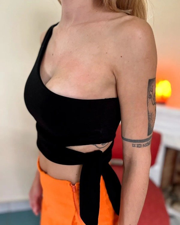 Producto - Top 1 hombro con lazo