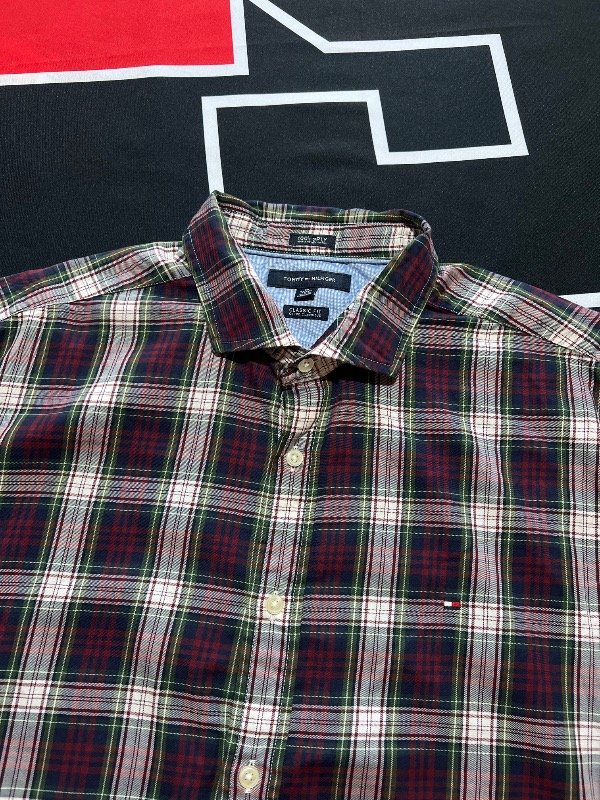 Producto - Camisa Tommy Hilfiger multicolor. Talle XL