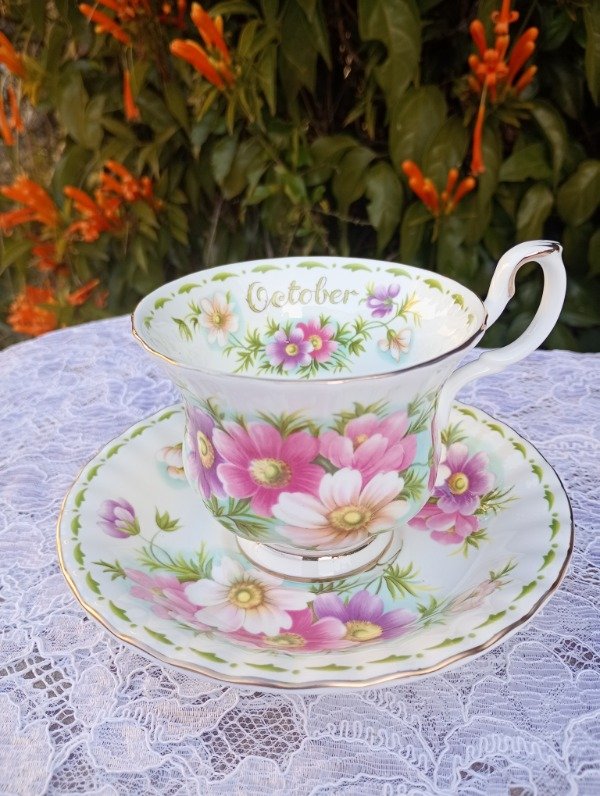 Producto - Dúo de té de porcelana inglesa Royal Albert October