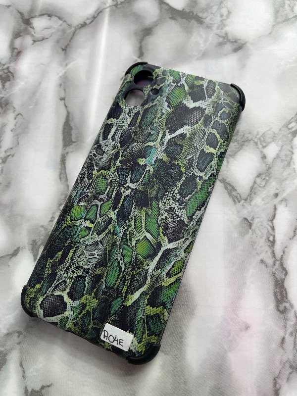 Producto - Funda con diseño serpiente A04E