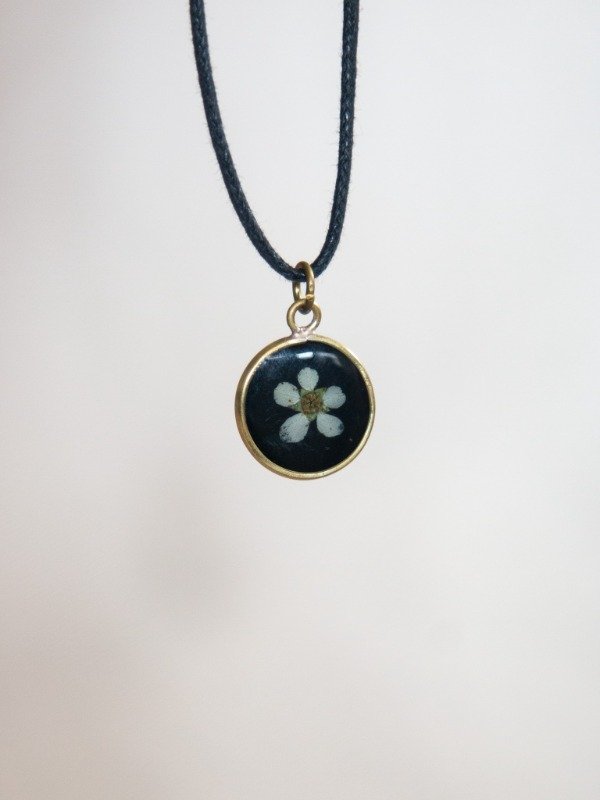 Producto - Mini dije corona negro