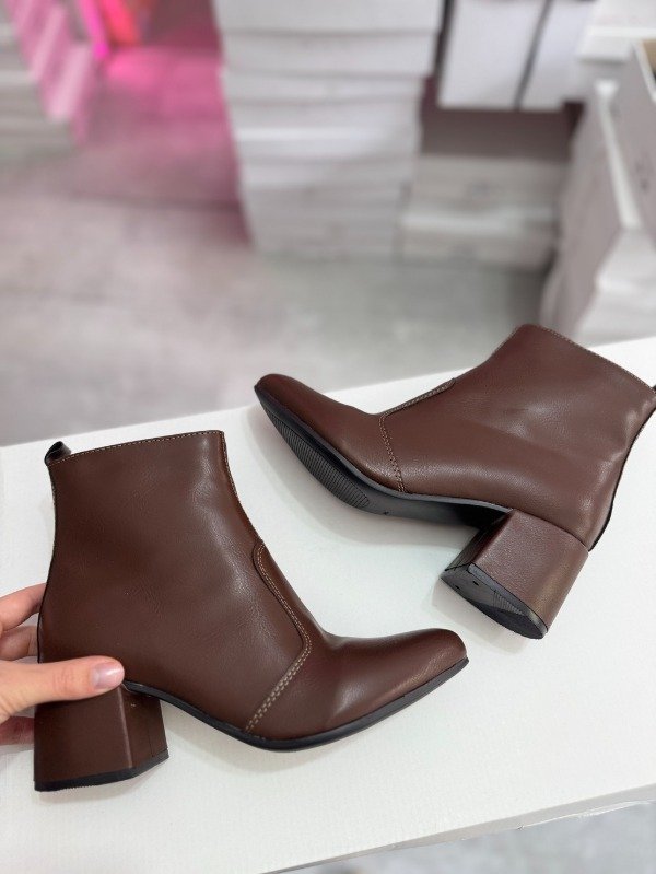 Producto - Botinetas Lumi chocolate simil cuero
