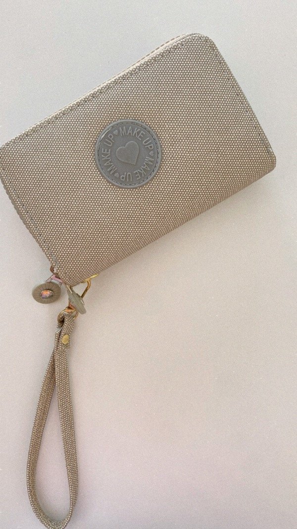 Producto - Billetera mediana doble Makeup. Gris claro