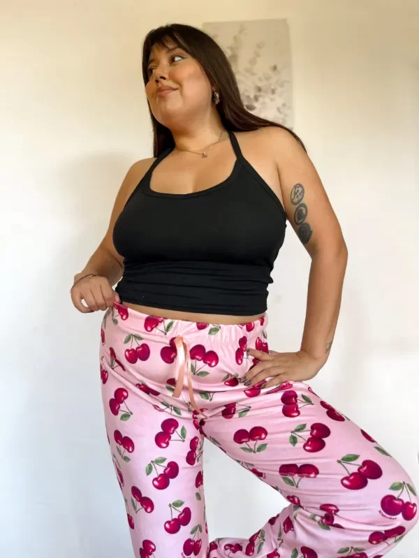 Producto - Pantalon Plush Cereza