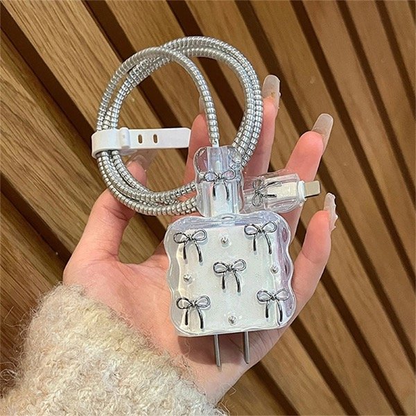 Producto - Protector de cargador 20w moñitos plateados - 1